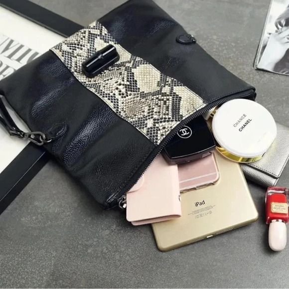 LOOK LOVE LUST FOLD UP VEGAN CONVERTIBLE SHOULDER BAG/CLUTCH BLACK/ SNAKE TRIM - Picture 6 of 7